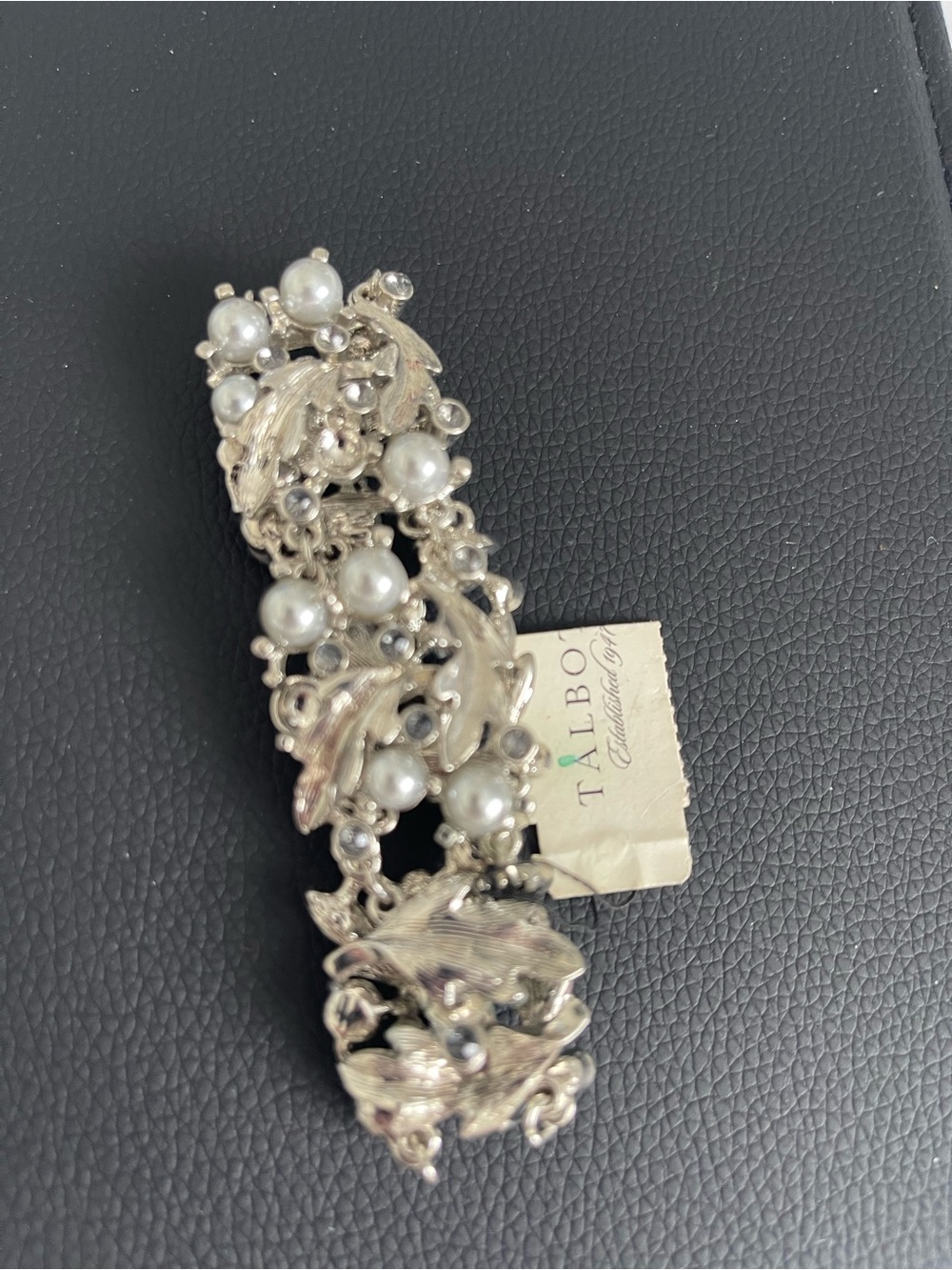 Talbots Women's Silver Leaf Faux Pearl Rhinestone Bracelet NWT